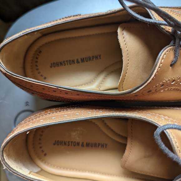 Johnston & Murphy tan wingtips - Picture 1 of 7